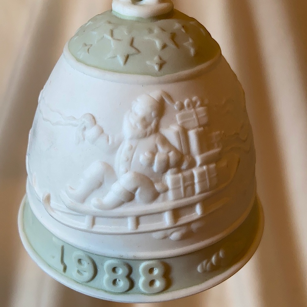 1988 Christmas Porcelain Collectible Bell Lladro